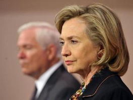 Hillary Clinton i Robert Gates (Foto: AFP)