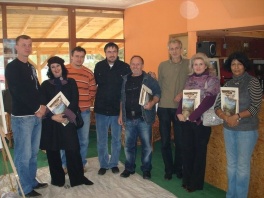 Učesnici kolonije sa poklonima organizatora