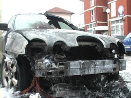 Zapaljeni automobil (Foto: ZEDA)