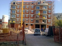 Zgrada sa koje je prilikom pada poginuo radnik (Foto: SRNA)