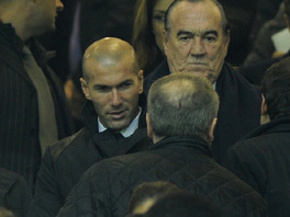Zinedine Zidane na stadionu San Siro