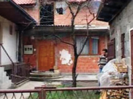 Nepoznati počinitelji bacili bombu na Mojovićevu kuću