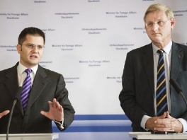Bildt traži od Srbije razgovore sa Kosovom