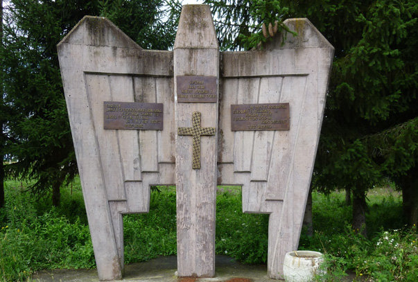 Trnopolje, logor za nesrbe, ima spomenik palim srpskim borcima