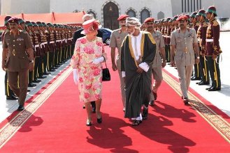 Sultan Qaboos i britanska kraljica (Foto: AFP)