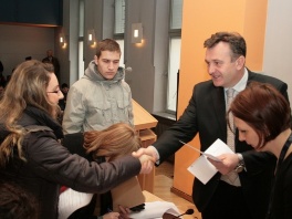 Stipendije za 81 studenta i 66 srednjoškolaca