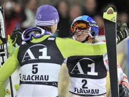 Tanja Poutiainen i Maria Riesch (Foto: AP)