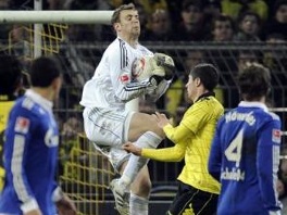 Neuer i stative spasili Schalke