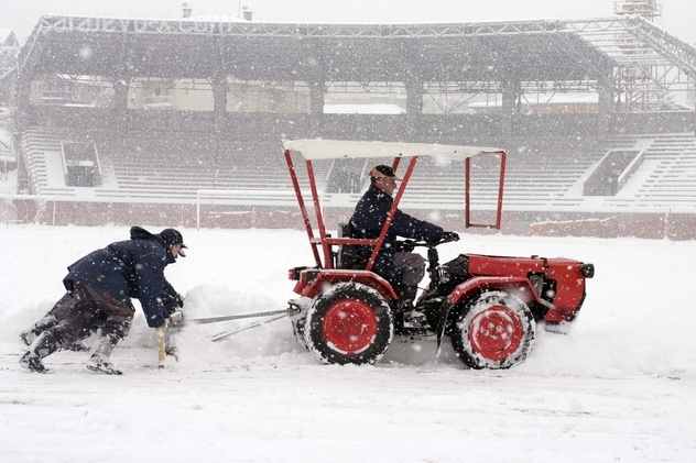 Čišćenje stadiona Tušanj (Foto: Darko Zabuš/Fotoservis)