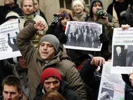 Sinoćnji protesti u Zagrebu bez nereda, devet privedenih