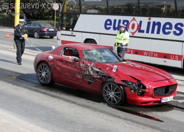 Jurcao u skupocjenom Mercedesu (Foto: Darku Zabuš/Fotoservis)
