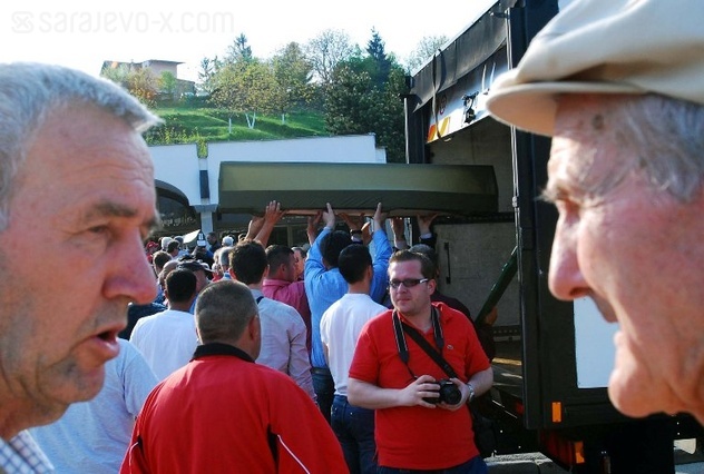 Ispraćaj tijela u Vlasenicu (Foto: Darko Zabuš/Fotoservis)