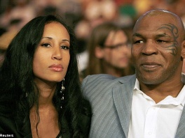 Tyson sa suprugom
