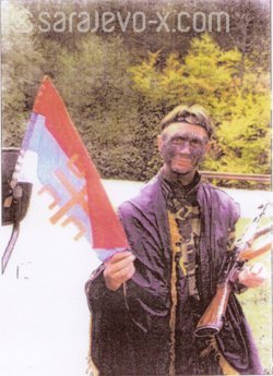 Krsmanović pred hotelom Vilina vlas u Višegradu 1992.
