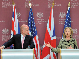 William Hague i Hillary Clinton (Foto: Reuters)