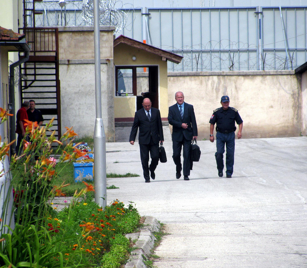 Istražitelji u KPZ Kula (Foto: SRNA)