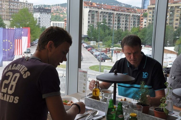 Učenik i učitelj ručali zajedno (Foto: Dalibor Bošnjak/Sarajevo-x.com)