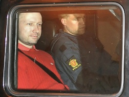 Breivik u majici Lacoste