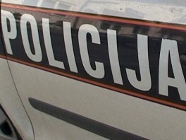Tuzla: Prijeteći pištoljem poštaru oteo penzije