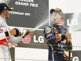 Šampanjac u lice Vettela (Foto: Reuters)
