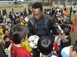 Pele u Japanu (Foto: AP)