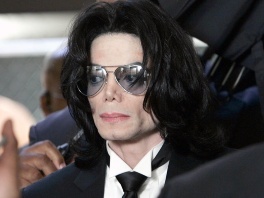 Michael Jackson uvjerljivo vodi, ali i Einstein se drži