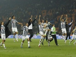 Nogometaši Juventusa slave pobjedu (Foto: Reuters)