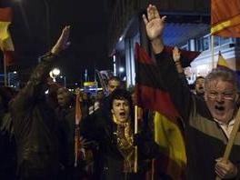 Fašistički pozdravi desničara u Madridu (Foto: Reuters)