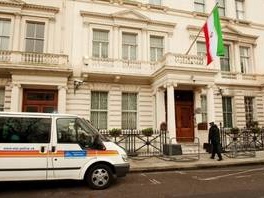 Policija pred iranskom ambasadom u Londonu (Foto: AFP)