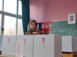 S biračkog mjesta u Sarajevu (Foto: Almir Panjeta/Sarajevo-x.com)