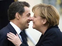 Nicolas Sarkozy i Angela Merkel (Foto: AFP)