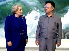 Kim Jong-ill i bivša sekretarka SAD Madeline Albright (Foto: AFP)
