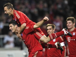 Mario Gomez sa saigračima slavi gol (Foto: AFP)