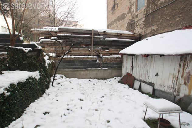 Bašta stanara u ulici Kaptol na broju 12 (Foto: Edin Puzić/Sarajevo-x.com)