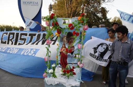 Podrška operisanoj predsjednici (Foto: AFP)