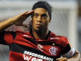 Ronaldinho: Patim od nesanice i zato kasnim na trening