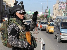 Irački vojnik na kontrolnom punktu (Foto: AFP)
