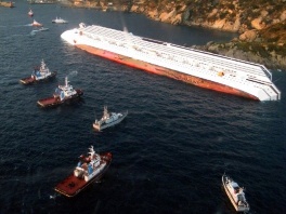 Traži se odgovor na pitanje kako se brod mogao nasukati tako blizu obale (Foto: AFP)