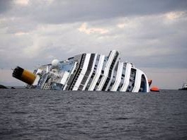 Potopljeni putnički brod (Foto: AFP)