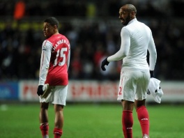 Thierry Henry (desno) i Alex Oxlade-Chamberlain  (lijevo) po završetku utakmice (Foto: AFP)