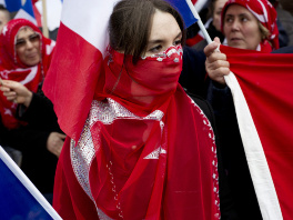 Turci protestvovali u Parizu (Foto: AFP)