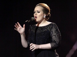 Adele nastupa na dodjeli Grammy nagrada