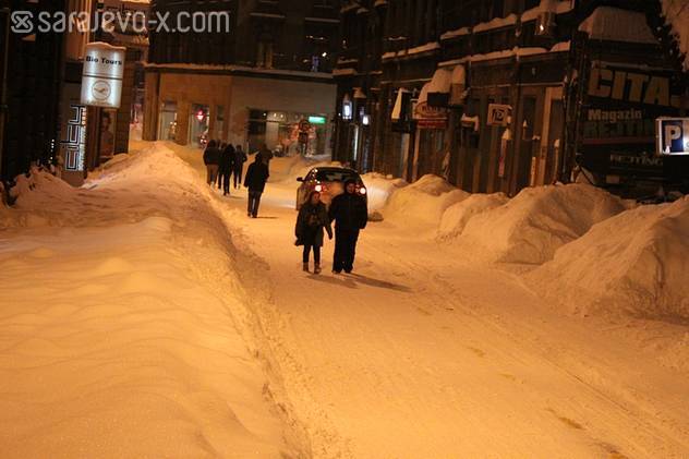 Ulice Sarajeva noćas (Foto: Almir Panjeta/Sarajevo-x.com)