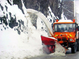 U snježnoj lavini zaglavio se autobus iz Širokog Brijega