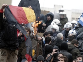 Paljenje njemačke zastave (Foto: AFP)