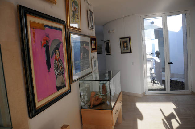 Vrijedne umjetnine u galeriji u Potkosu dar su umirovljenog svećenika Vjeke Bože Jarka (Foto: CIN)