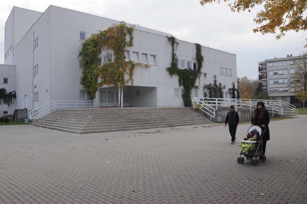 Založba u zgradi Hrvatskog kulturnog centra u Čapljini godinama gradi pozorište. (Foto: CIN)