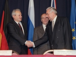 Slobodan Milošević, Alija Izetbegović i Franjo Tuđman na potpisivanju Dejtonskog sporazuma (Foto: AFP)