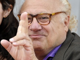 Danny DeVito se kroz navijače probijao na Stamford Bridge