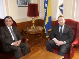 Bakir Izetbegović i ambasador Turske Ahmet Yildiz (Foto: Predsjedništvo BiH)